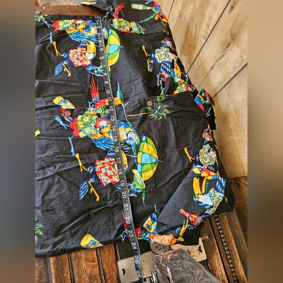 Parrot Print Hawaiian Shirt 🦜 - Picture 15 of 16